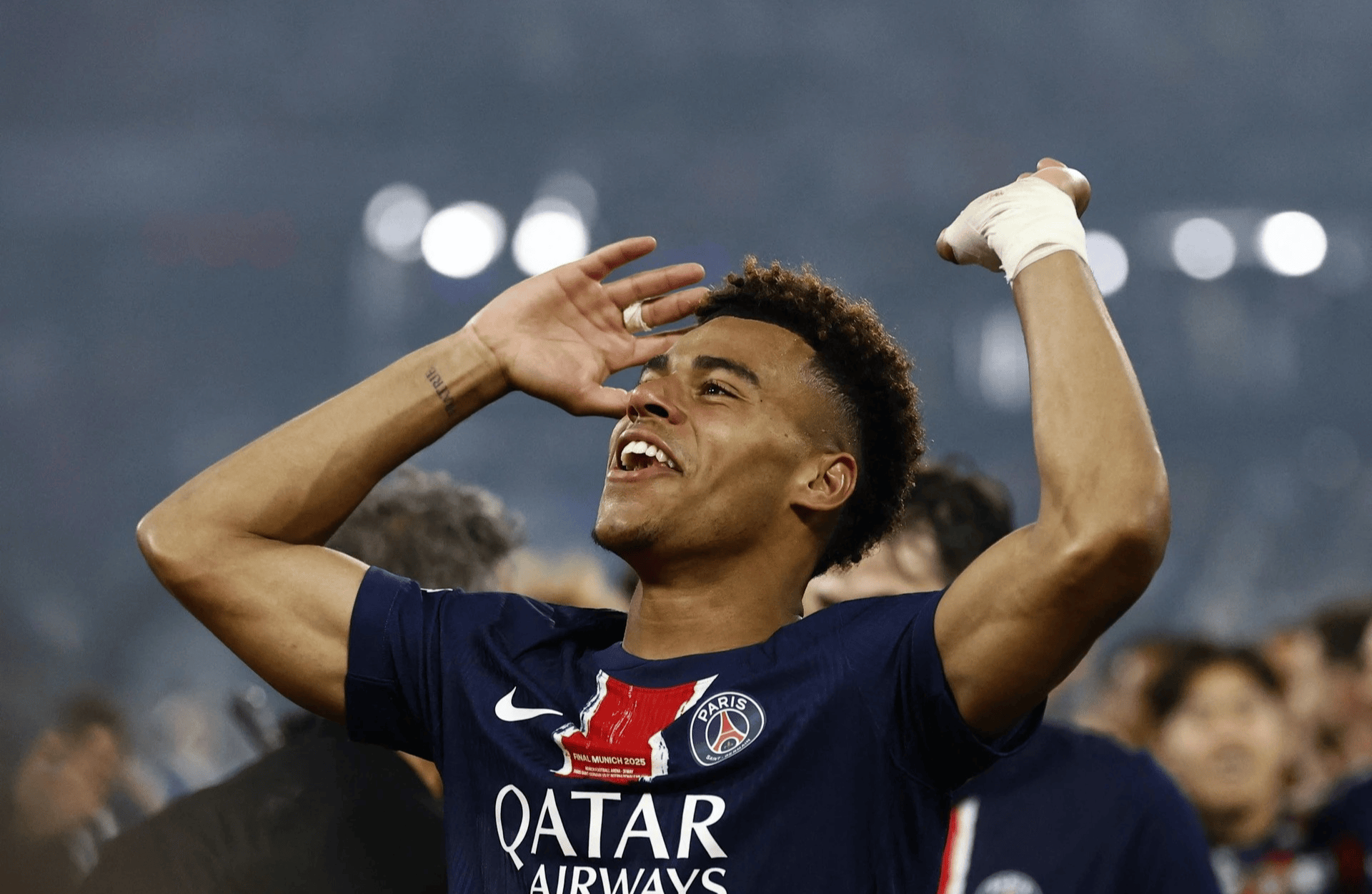 od体育地址-包含巴黎圣日耳曼球员集体决定为社会公益事业捐款的词条