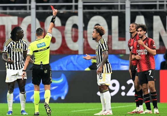 包含AC米兰主场战胜那不勒斯，实力突出的词条